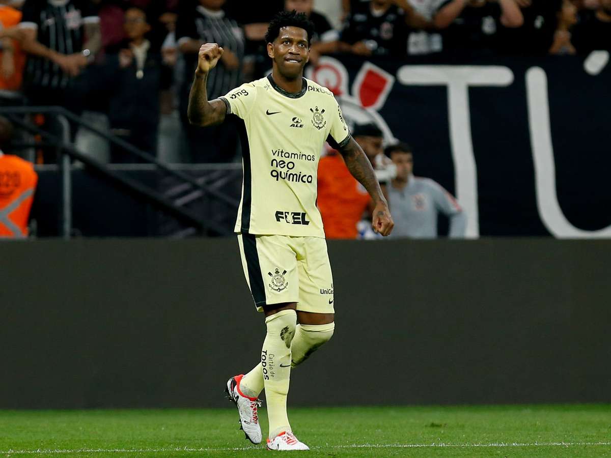 Pelo menos 10 jogadores do Corinthians torcem pelo clube desde