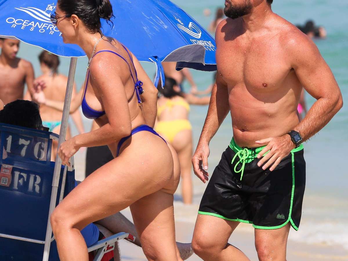 Flagrada de fio-dental, Juliana Paes rouba a cena ao exibir bumbum real na  praia