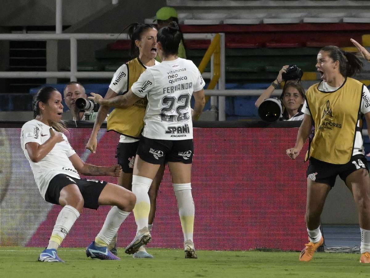 Libertadores Feminina: Corinthians bate Inter nos pênaltis e enfrenta  Palmeiras na final