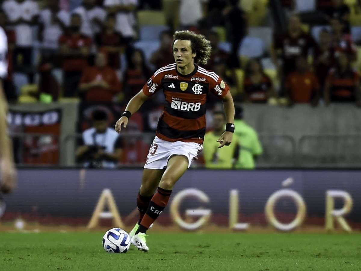 AGORA  David Luiz sente dores e está fora de jogo do Flamengo