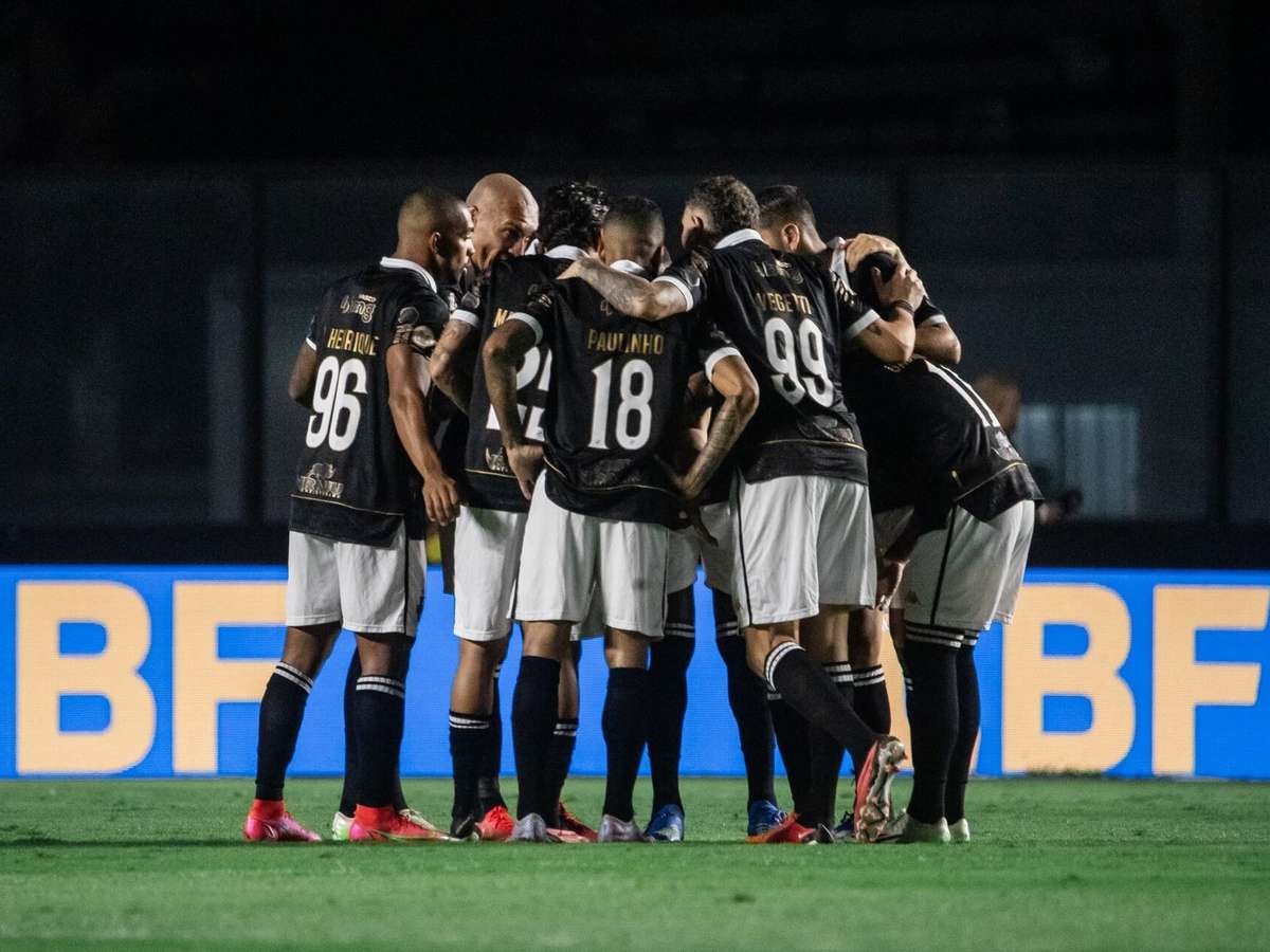 6 lances inusitados onde o futebol virou vôlei