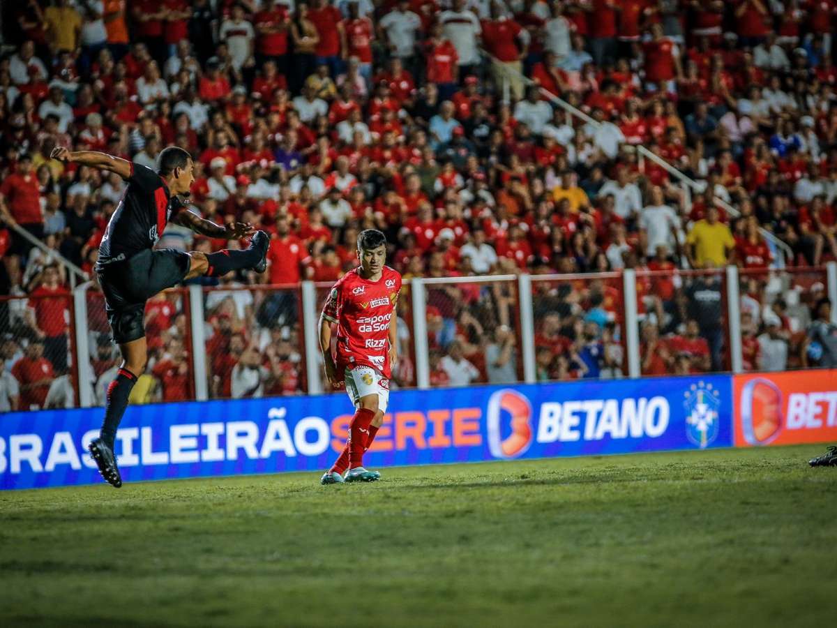 Ex-jogador do Flamengo vibra após filho ser relacionado para jogo