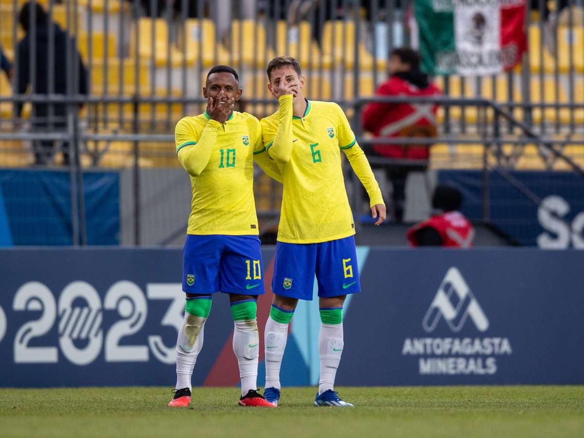 Brasil vence o México nos pênaltis e vai em busca do bi no futebol - Placar  - O futebol sem barreiras para você