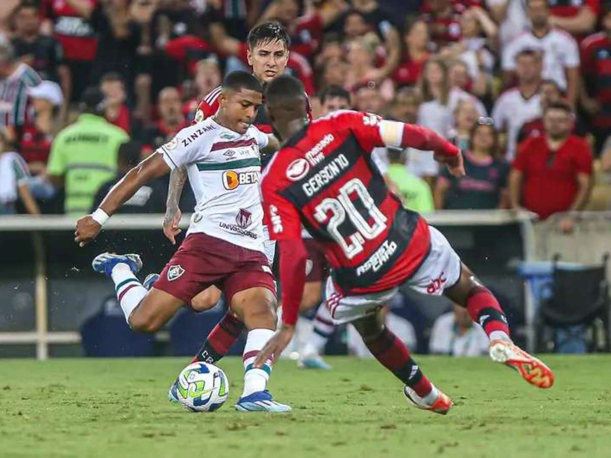 Em jogo quente, Fluminense marca no fim e vence o Flamengo