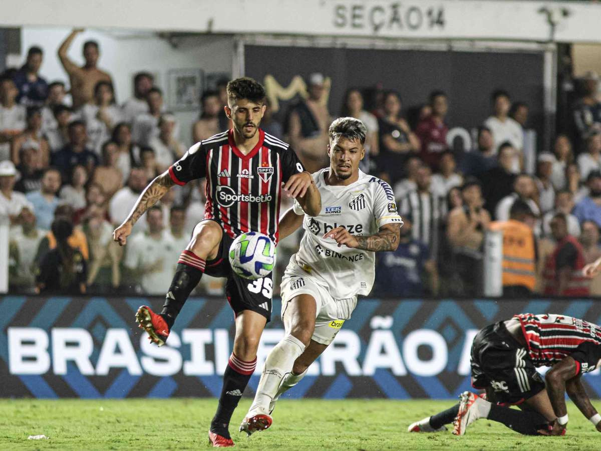 São Paulo vira sobre o Santos na Vila e avança à final do