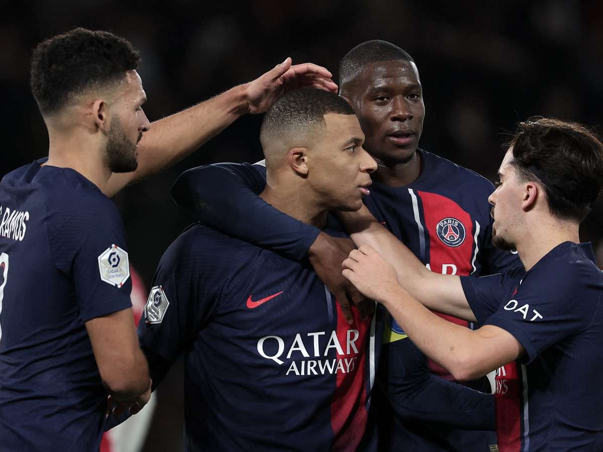 Com gols de Neymar e Mbappé, PSG goleia Monaco no Francês