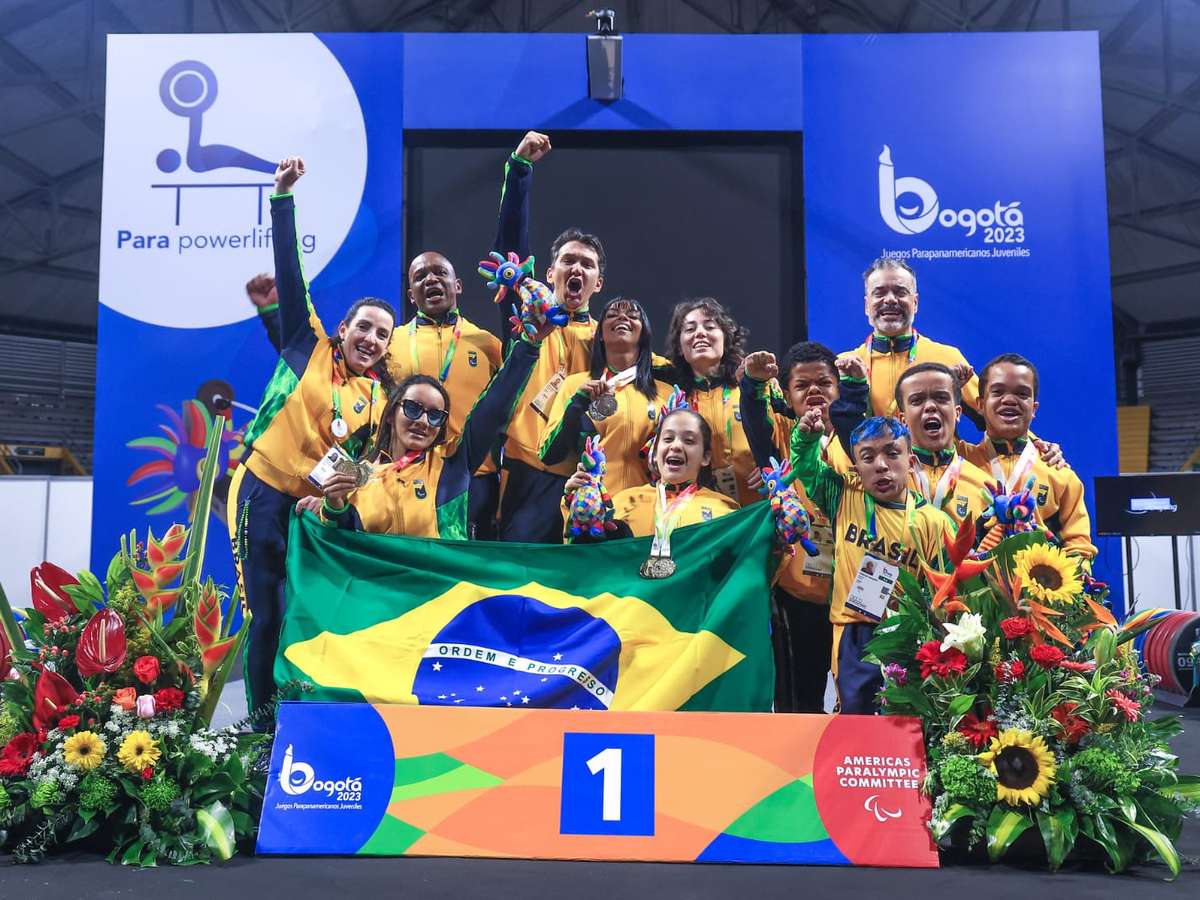 Brasil arrasa Argentina e conquista bronze no basquete CR