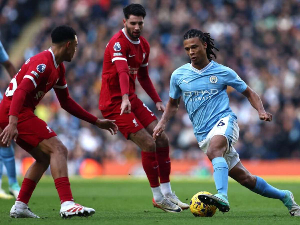 Chelsea e Man City empatam em jogão de oito gols e embolam tabela