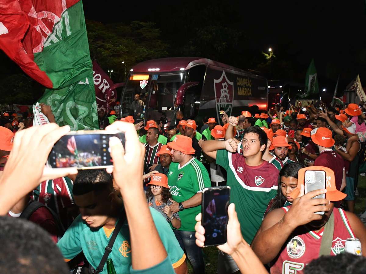 América: Vários ônibus saíram com torcedores do América