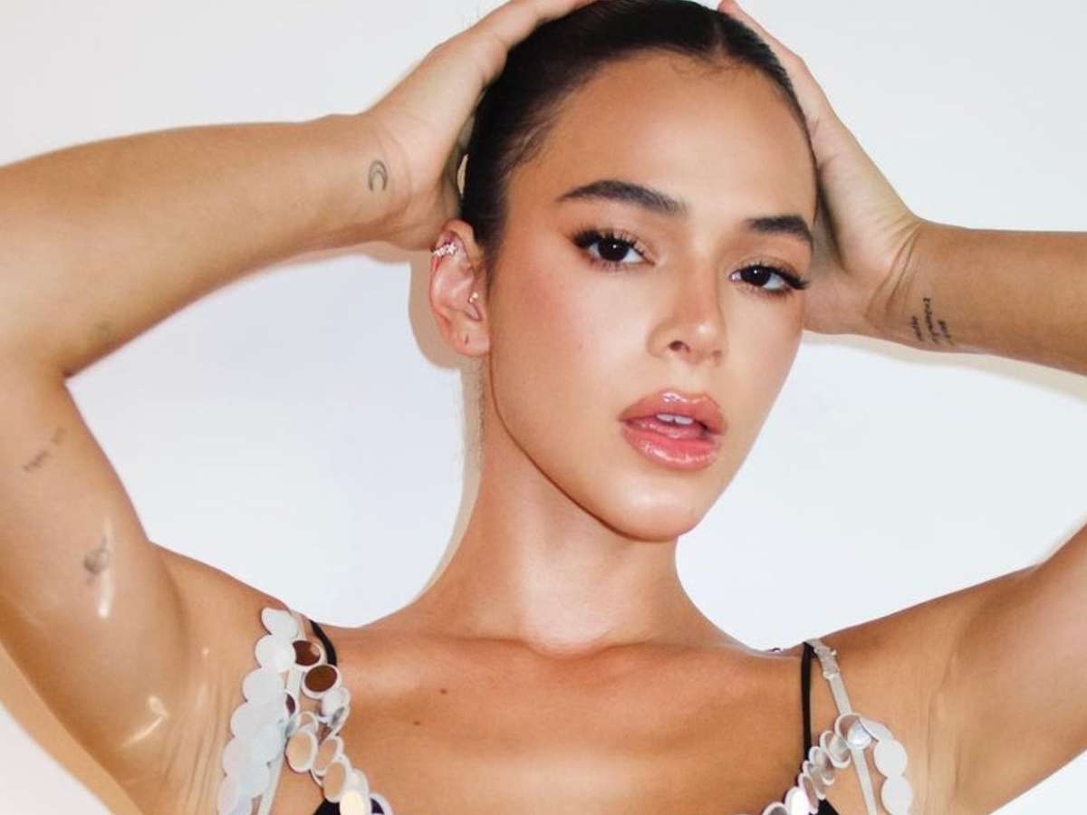 Bruna Marquezine posa de lingerie e leva web à loucura, Celebridades