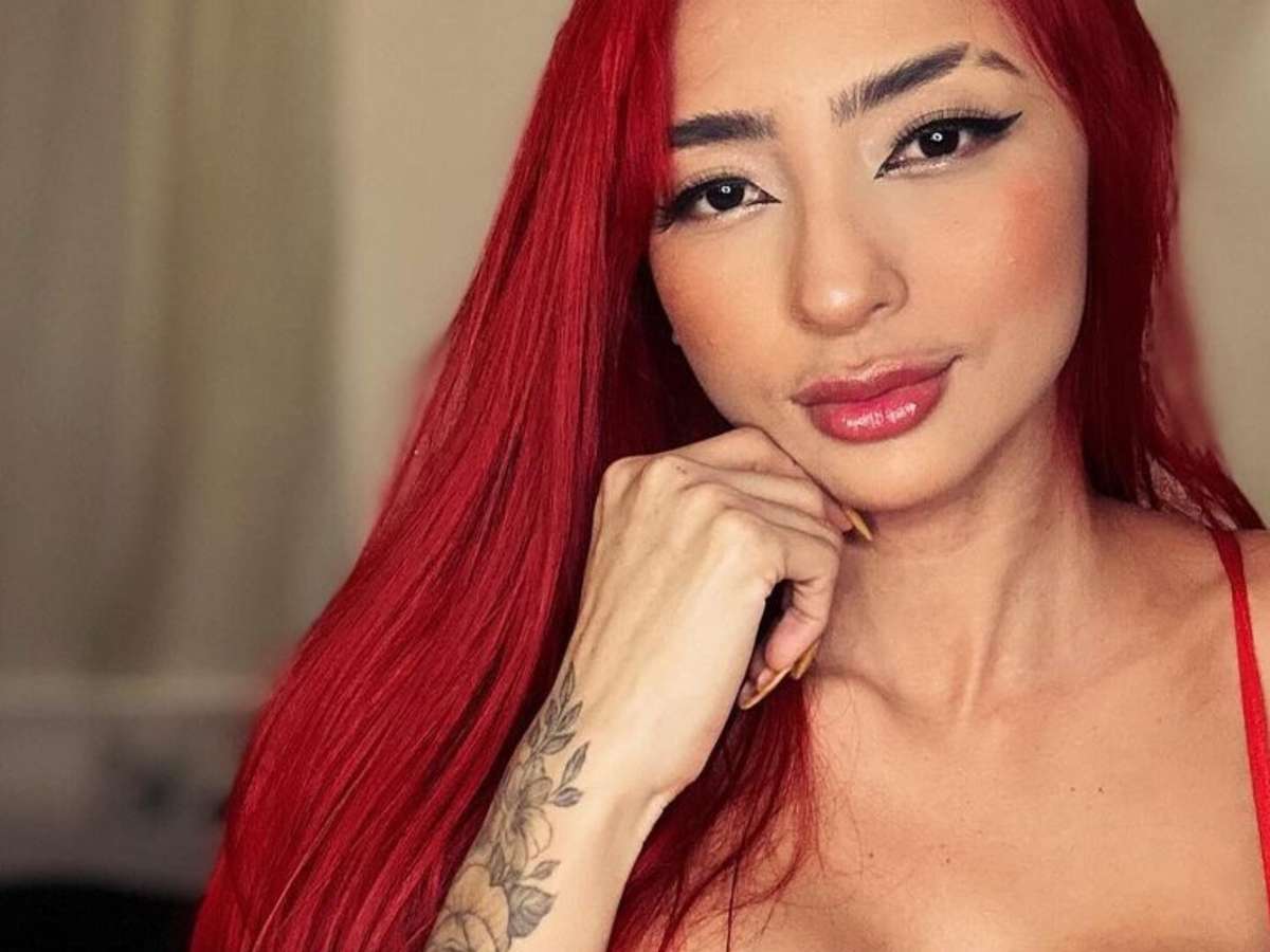 Meses após colocar silicone, ex-Fazenda Ruivinha de Marte usa decote e divi...