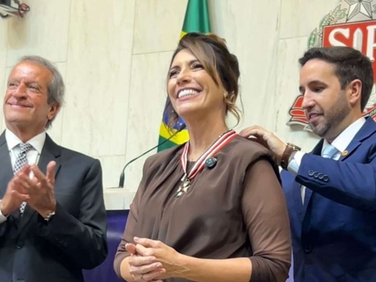 Rosana Valle recebe honraria máxima na Alesp em noite marcada por fortes apoios políticos