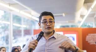 Ele chegou a Harvard com projeto de escola pública e, agora, tem programa para ajudar jovens de baixa renda