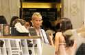 Xuxa foi fotografada passeando em um shopping do Rio de Janeiro nessa sexta-feira (21). Carregando um cachorrinho, a apresentadora visitou algumas lojas e foi abordada por fãs