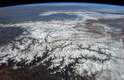 O Himalaia, visto de cima contra o horizonte nesta imagem, traz uma sensação de "grandeza selvagem", escreveu o astronauta canadense em 26 de fevereiro