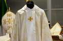 A roupa que o papa Fracisco usará na Missa de Inauguração de seu pontificado é branca com detalhes em dourado
