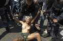 Líder do grupo feminista Femen protestou contra a invasão policial