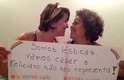 Outro casal de mulheres anuncia que vai se casar no protesto contra o pastor