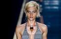 Alice Weber desfila pela Ausländer no Fashion Rio