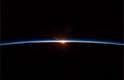 Chris Hadfield postou o que chamou de "foto final da viagem espacial", nesta segunda-feira, 13 de maio. "Para alguns pode parecer um por do sol, mas é um novo alvorecer", diz o astronauta. O canadense inicia na noite de hoje o retorno à Terra