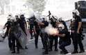 3 de junho - Policiais disparam gás lacrimogêneo contra manifestantes na capital da Turquia