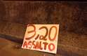 6 de junho - Cartaz foi abandonado pelos manifestantes na região da avenida Nove de Julho