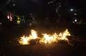 13 de junho - Manifestantes queimam lixo para tentar bloquear rua, durante protesto em São Paulo