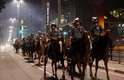 13 de junho - Cavalaria da PM bloqueia a avenida Paulista após protesto contra o aumento da passagem