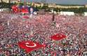 16 de junho - Multidão se reúne para acompanhar discurso de Erdogan em Istambul