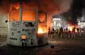 18 de junho - Cabine da Polícia Militar foi incendiada durante protesto em frente à prefeitura de São Paulo