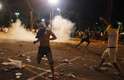 20 de junho - Ativistas correm durante confronto no protesto em Belém na noite de quinta-feira