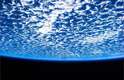 O astronauta italiano Luca Parmitano, que faz parte da equipe de cinco pessoas atualmente a bordo da Estação Espacial Internacional, compartilha do hobby de alguns de seus colegas e também fotografa e compartilha imagens da Terra vista do espaço. Na imagem, divulgada em seu Twitter, o astronauta comentou: "o céu é simplesmente perfeito". A curvatura da Terra é claramente visível, com uma fina camada de atmosfera azul nos separando do espaço e protegendo da radiação solar