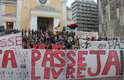 25 de junho - O manifesto, organizado pelo Movimento do Passe Livre (MPL) na capital catarinense, reúne em sua maioria estudantes da Universidade Federal de Santa Catarina (UFSC) e integrantes de partidos políticos de esquerda