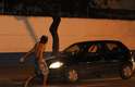 26 de junho - Jovem ameaça mulher dentro de carro durante protesto no Recife