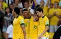 Jogadores brasileiros festejam com Neymar