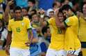 Hulk abraça Neymar após mais um golaço do craque no torneio