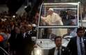 22 de julho - Papa desfila com o papamóvel pelas ruas do Rio de Janeiro