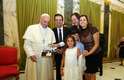 22 de julho - Prefeito Eduardo Paes levou a família para tirar uma foto com o Pontífice
