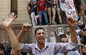 16 de agosto - Manifestantes pró-Mursi protestam nas proximidades da mesquita Ennour, no Cairo
