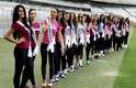 Em dia de estádio vazio, as 27 candidatas ao Miss Brasil 2013 visitaram o Mineirão, em Belo Horizonte, e por lá brincaram de bobinho e fizeram embaixadinhas, nesta quarta-feira (27)