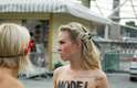 Integrantes do Femen protestam durante semana de moda de Paris