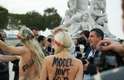 Integrantes do Femen protestam durante semana de moda de Paris