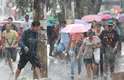 São Paulo - Muitos estudantes foram surpreendidos com a chuva no começo da tarde deste domingo - após enfrentarem um calor de 30ºC