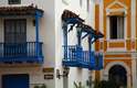 A mais bela porta de entrada para o Caribe colombiano é Cartagena de Índias, conhecida por seus 12 km de muralhas e sua arquitetura colonial preservada que faz parte do patrimônio mundial da UNESCO