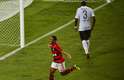 Elias corre para o abraço após marcar o segundo gol do Flamengo na partida