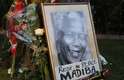 6 de dezembro - A rua de Soweto, centro da resistência contra o Apartheid e onde Mandela viveu durante décadas, teve o trânsito interditado