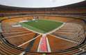 9 de dezembro - Vista geral do FNB Stadium, conhecido como Soccer City, que receberá na terça-feira um grande evento em homenagem a Mandela