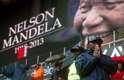 Sul-africanos chegam ao FNB Stadium para a despedida de Mandela