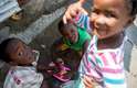 Crianças brincam em Alexandra, bairro historicamente abandonado de Johannesburgo