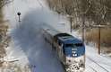 3 de janeiro - Trem joga neve para o alto ao se dirigir para Schodack Landing, Nova York